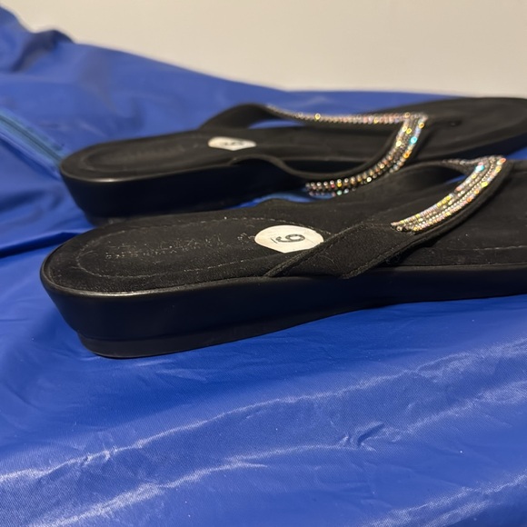 Black sandals with rhinestones, size 9, small for a size 9 - Picture 3 of 3